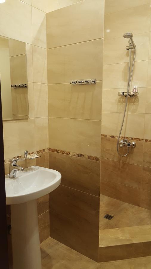 Guest House Belweder Гагра Екстер'єр фото